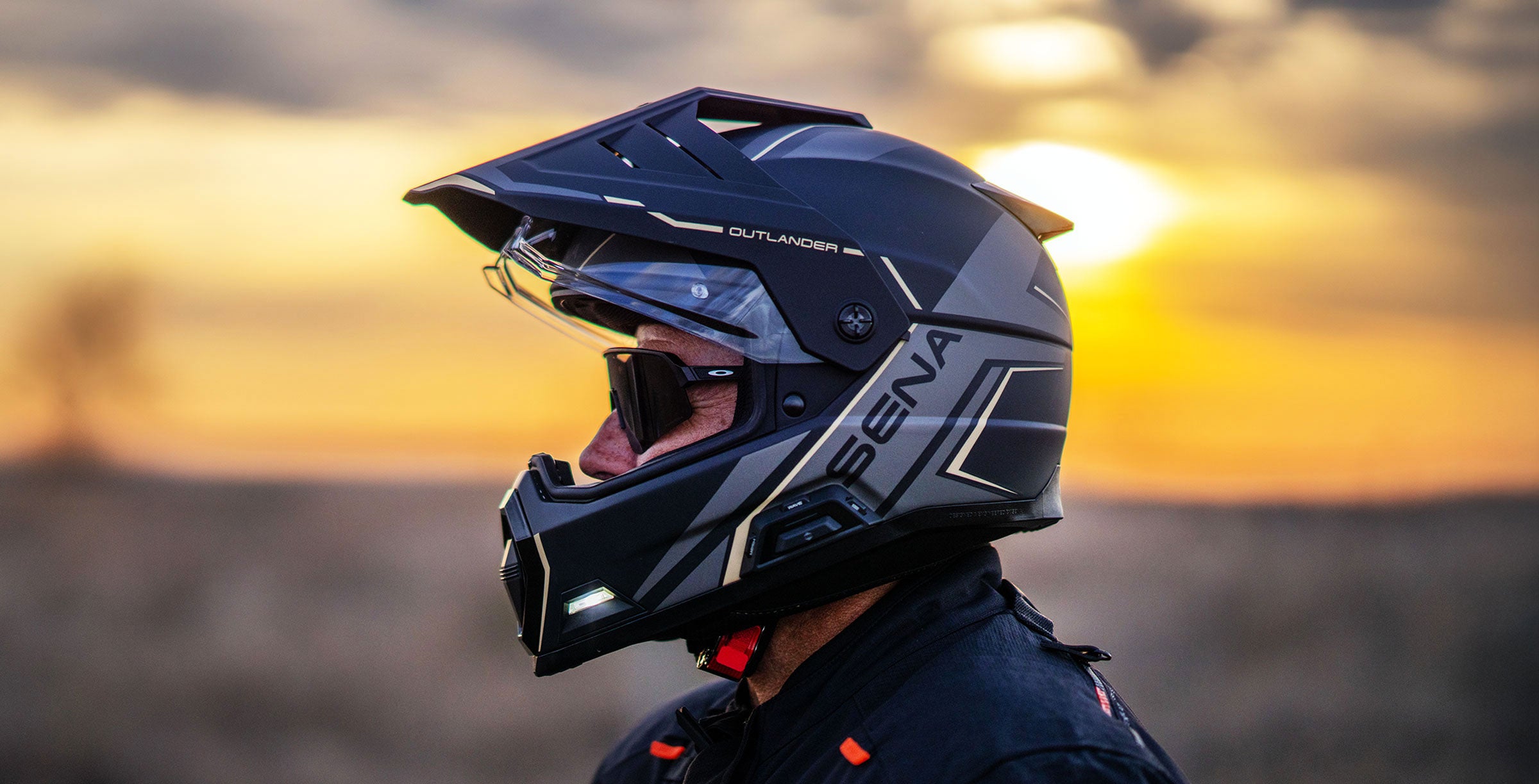 Sena Outlander – Adventure Smart-Helm mit Mesh 3.0, Wave Intercom & LED-Bremslicht