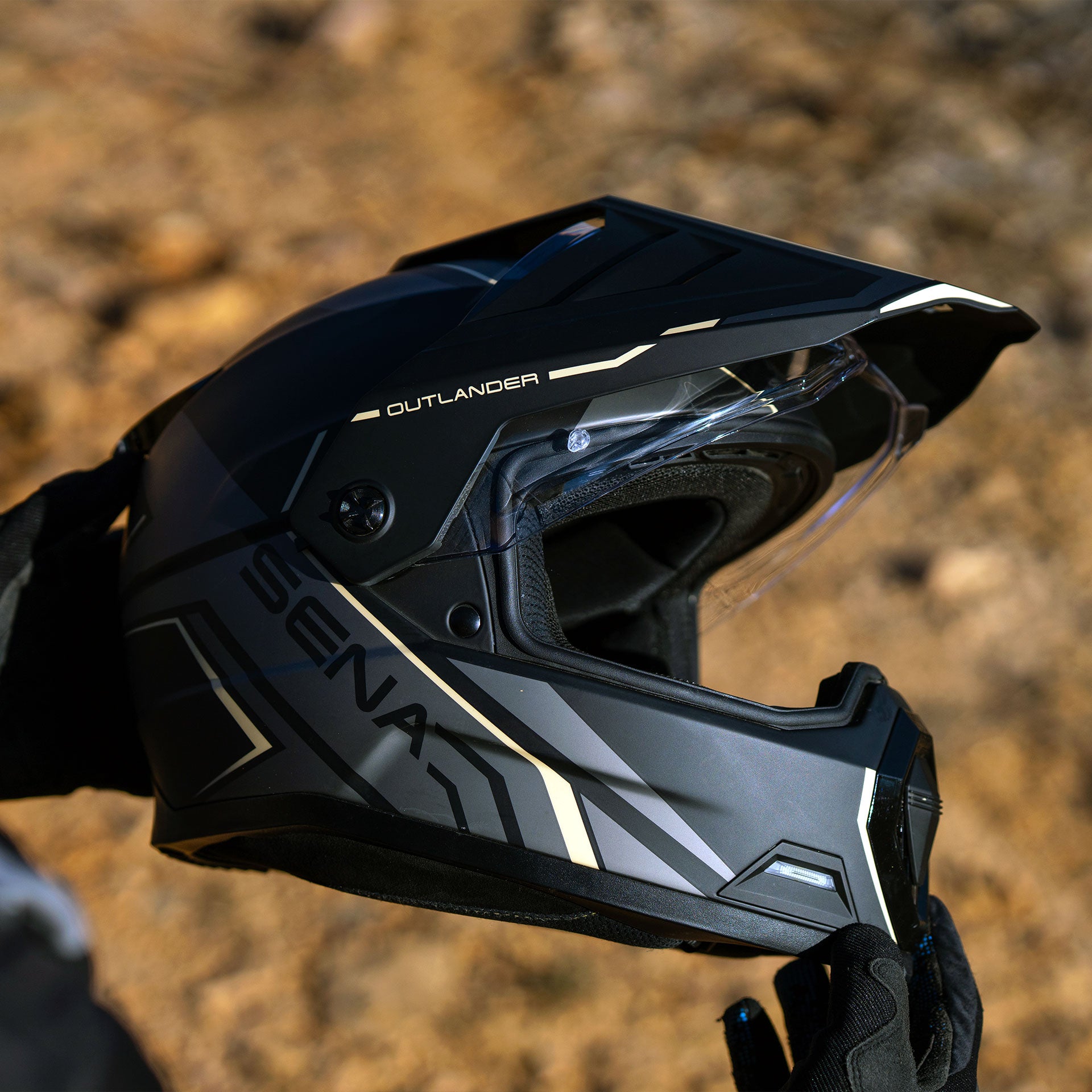 Sena Outlander – Adventure Smart-Helm mit Mesh 3.0, Wave Intercom & LED-Bremslicht